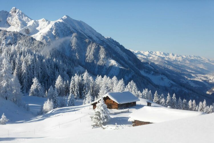 Österreich im Winter mit Schnee.